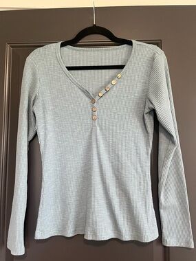 Light Blue Ribbed Long Sleeve Henley Top Small Button Front Like New